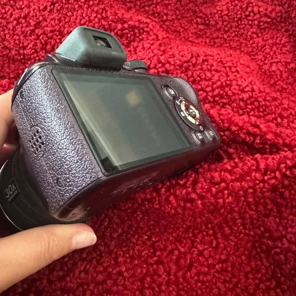 Fujifilm Purple Digital Camera with Zoom Lens and LCD Screen - Picture 4 of 7